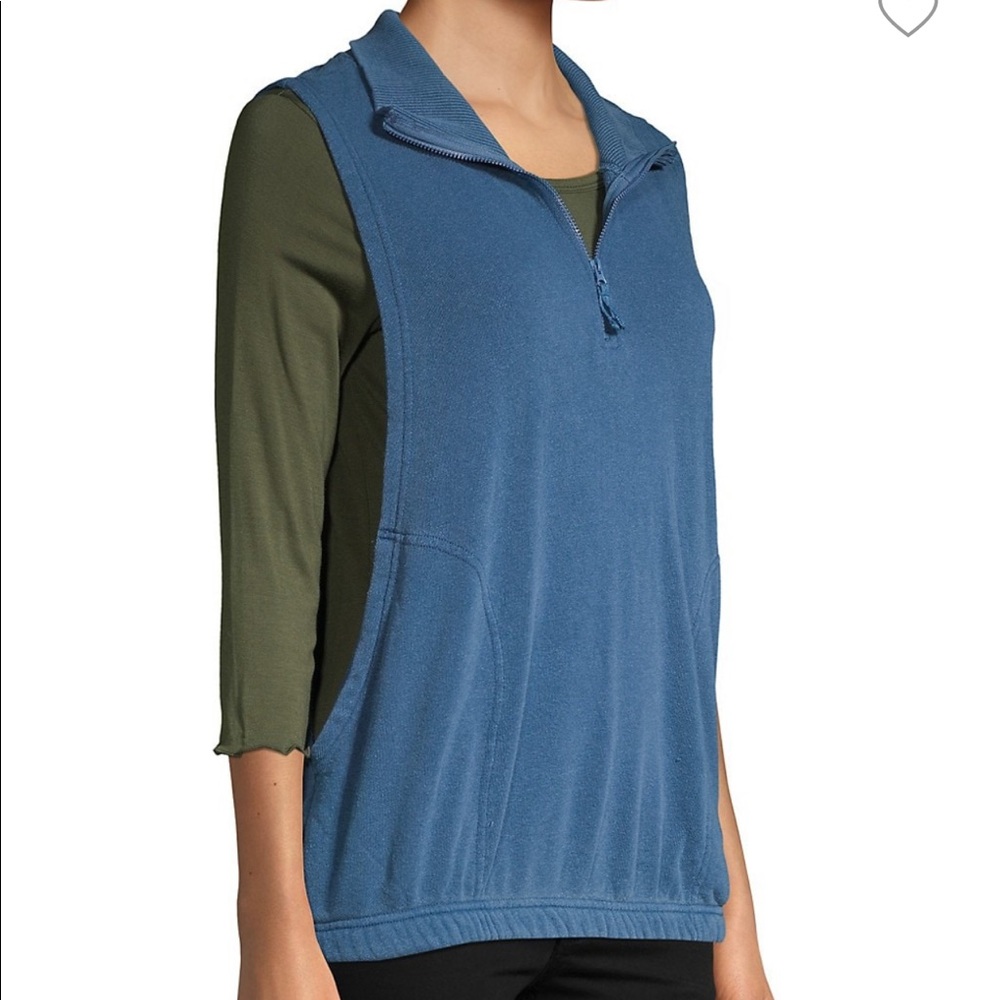 NWT. Free People, Half-Zip Vest. Extra small.
